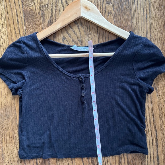 Women’s Black Crop Top Size Small - Picture 3 of 4